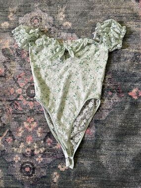 Tie Front Lace Back Sage Green Floral Bodysuit SHEIN Size Large - Like New
